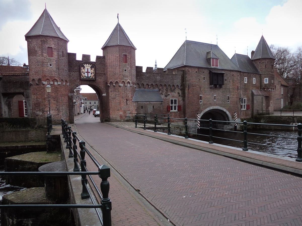 Miejskie akwadukty
Amersfoort
Holandia 2015
Słowa kluczowe: miasto,NL