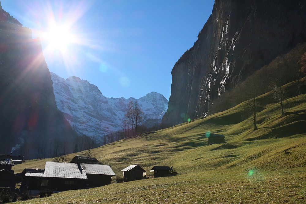 Alpy Szwajcarskie, Lauterbrunnen
Szwajcaria 2015
Słowa kluczowe: góry,łąka,słońce,niebieski,zielony