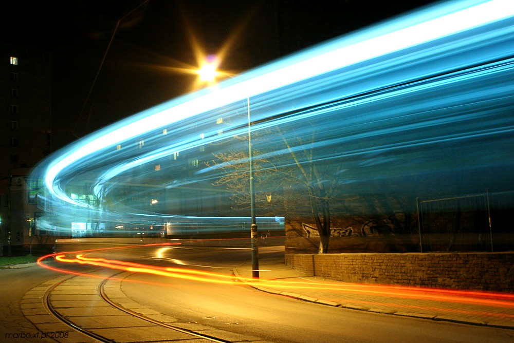 Światłowody na wirażu
Superszybki tramwaj
Słowa kluczowe: iluminacja
