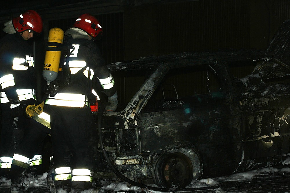 Gdy płonie twój samochód
Wieczorna akcja jednostki ratowniczo gaśniczej
Słowa kluczowe: służby mundurowe,samochód