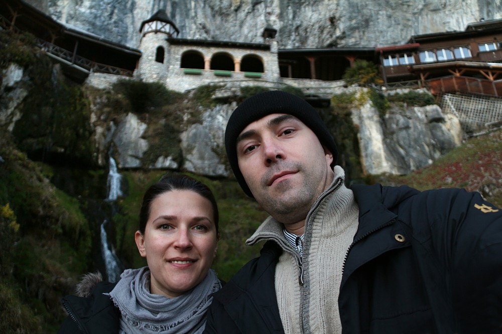St. Beatus Caves nad jeziorem Thun
Marta i Grzegorz
Szwajcaria 2015
Słowa kluczowe: góry