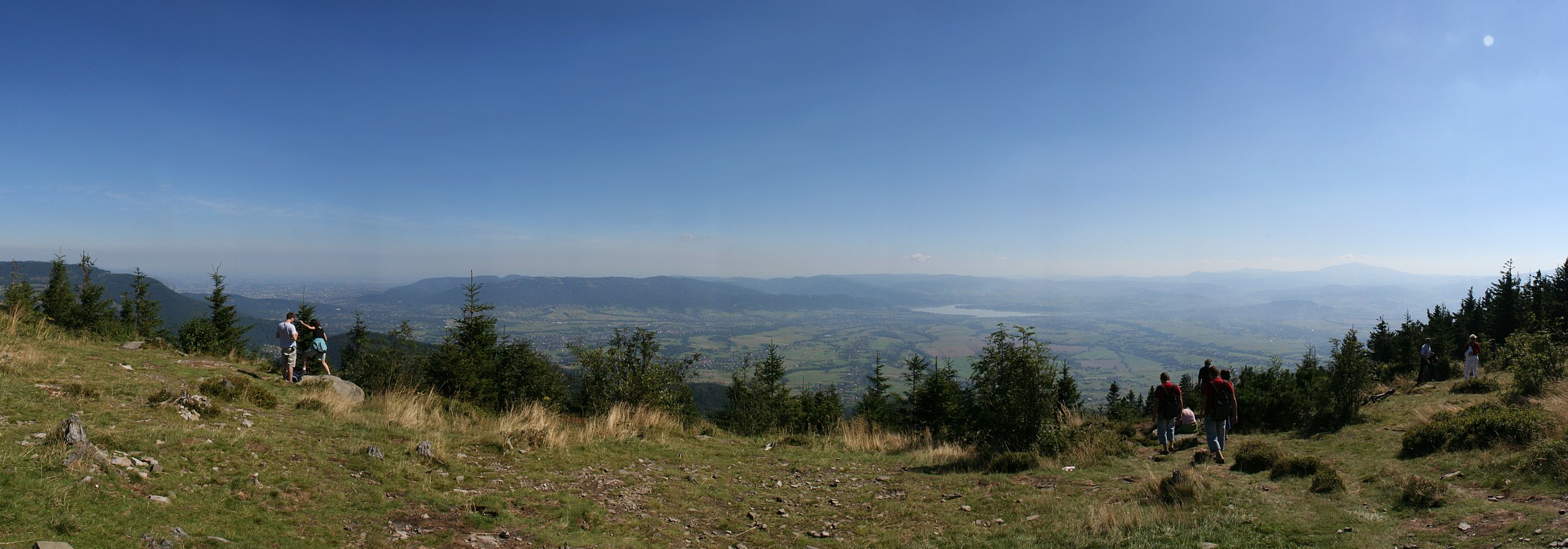 Skrzyczne (1257 m n.p.m.), widok na Jezioro Żywieckie
[i]Photo by G.W.[/i]
Słowa kluczowe: panorama,góry,lato